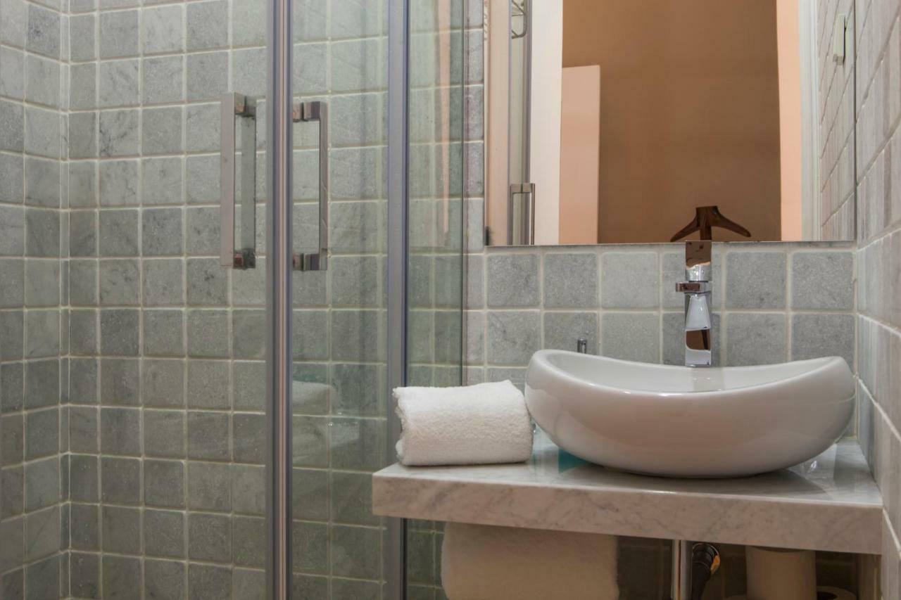 Alfama Baixa Spacious And Bright Apartment Blends The Historic And The Contemporary 2 Bedrs & 2 Bathrs Ac 18Th Century Building Lisboa Exterior foto